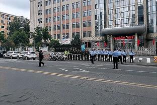 阖家欢乐！绿军VS爵士共26人出战 其中24人有得分进账